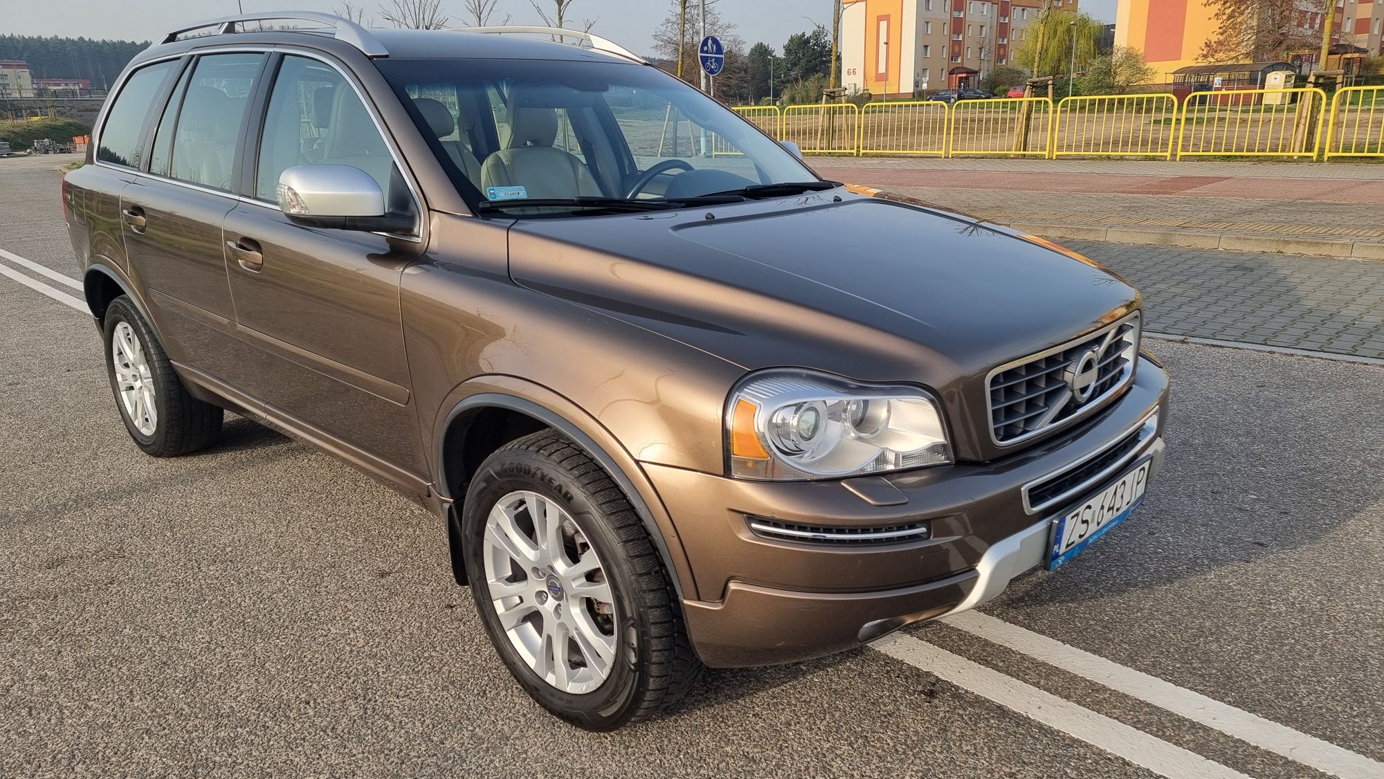 Volvo xc 90 2,4 D5 4x4 7 osób/ Skóra/ xenon /podgrzewane fotele itd