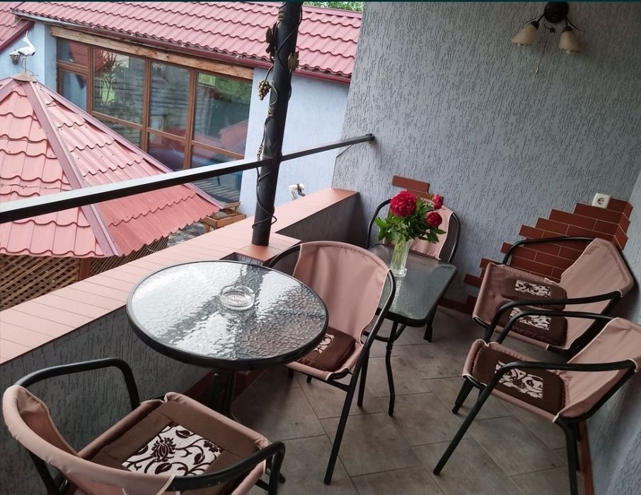 Будинок з великим критим басейном для Вас!