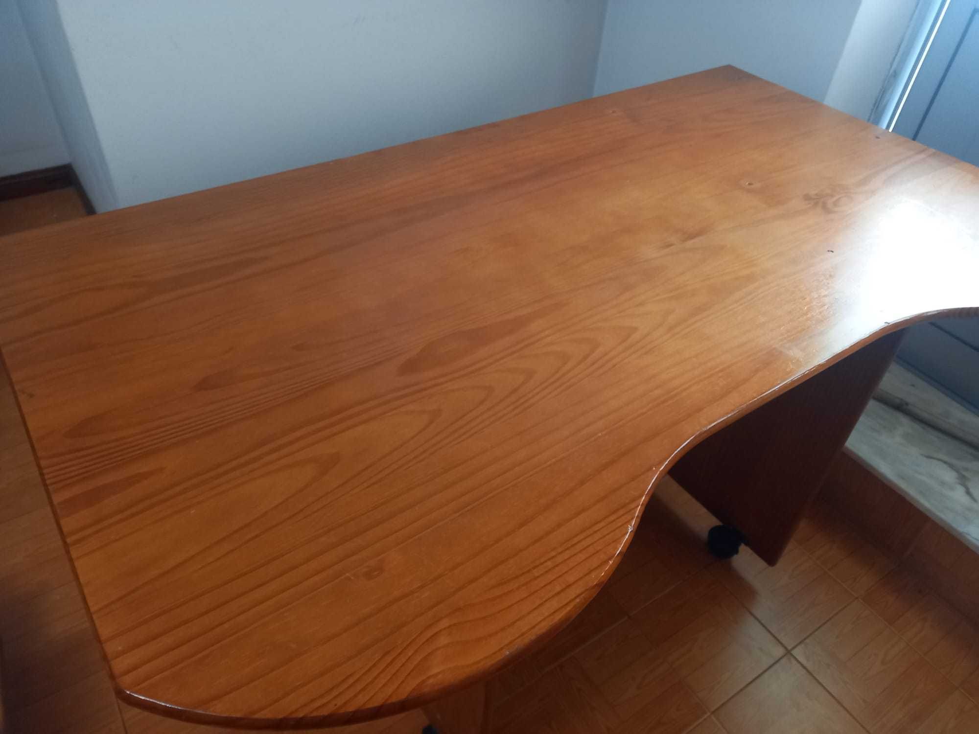 Secretaria castanho claro
