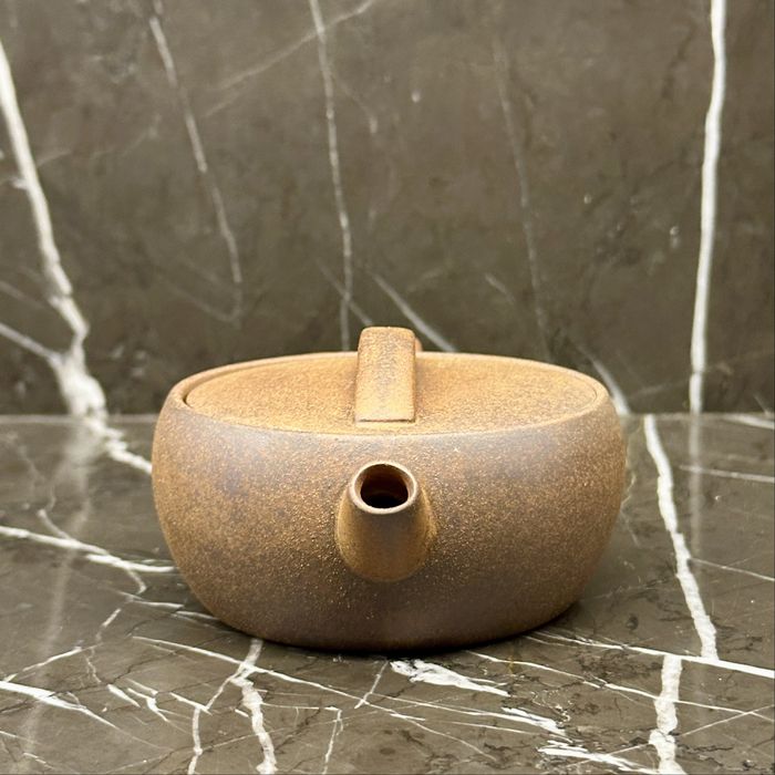 Чайник з глини грубої структури (raw ore) ручної роботи
