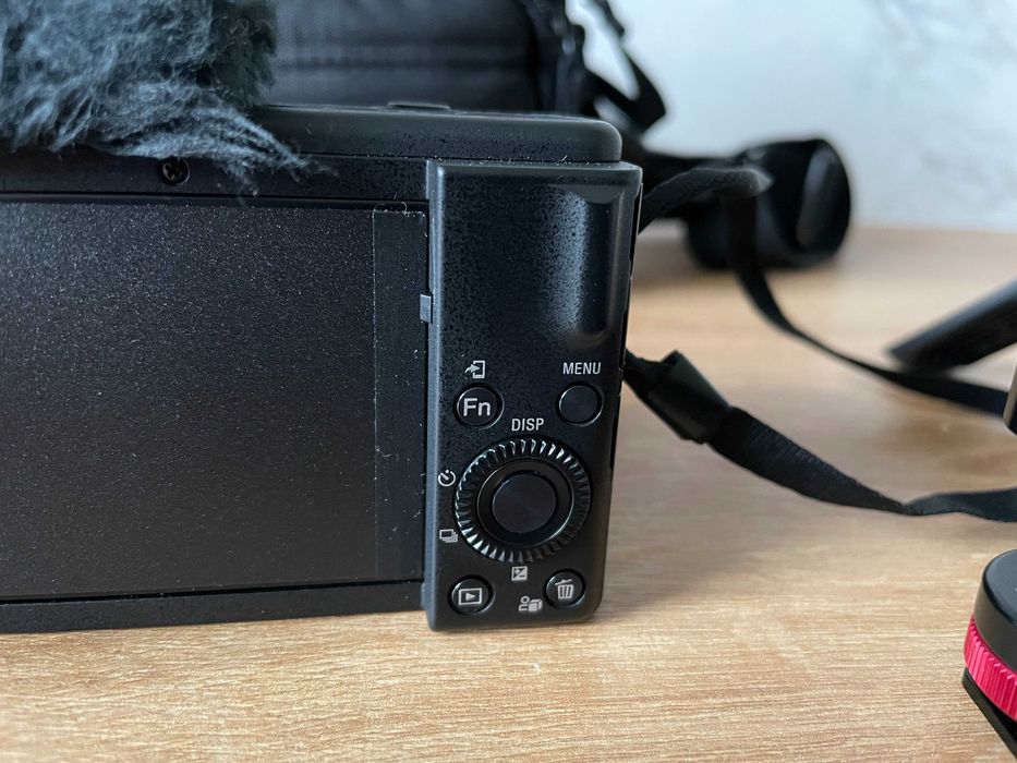 Sony ZV-1F na gwarancji + statyw + baterie + dodatki