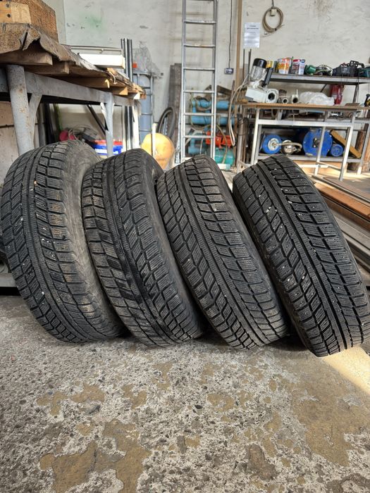 Продам резину, гуму з дисками 195 65 15