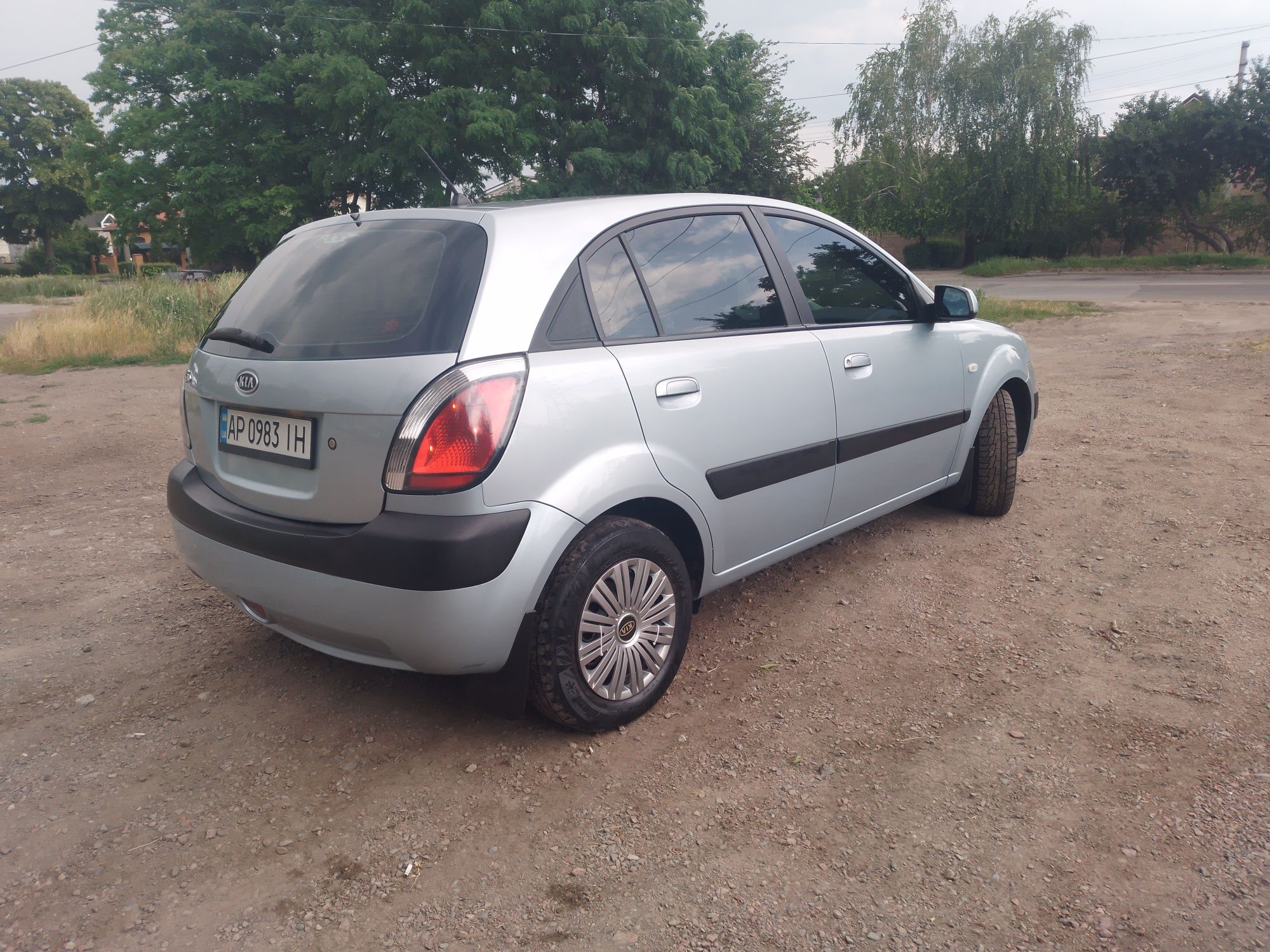 Без торга Продам KIA Rio в хорошем состоянии не крашена родной пробег