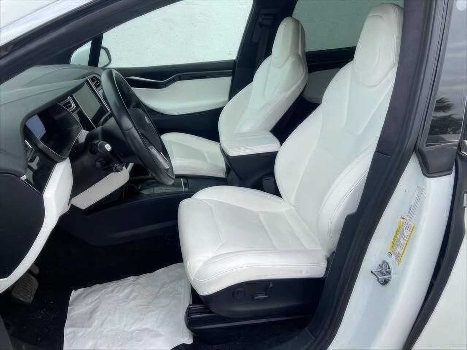 Tesla Model X 75D      2018