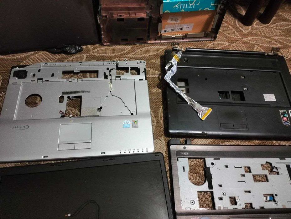 Запчастини від ноутбуків + екран Siemens Fujitsu одним лотом