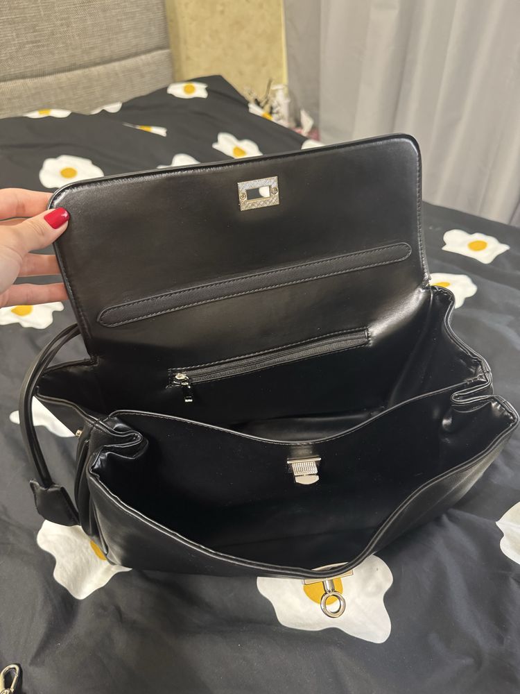 жіноча сумка в стилі Balenciaga Rodeo