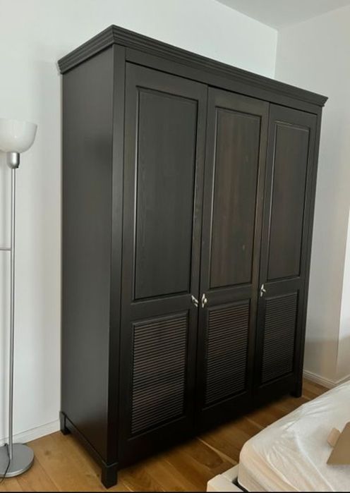 Drewniana sosnowa szafa z frezowaniem 160x195 cm - czarnobrąz (wenge)
