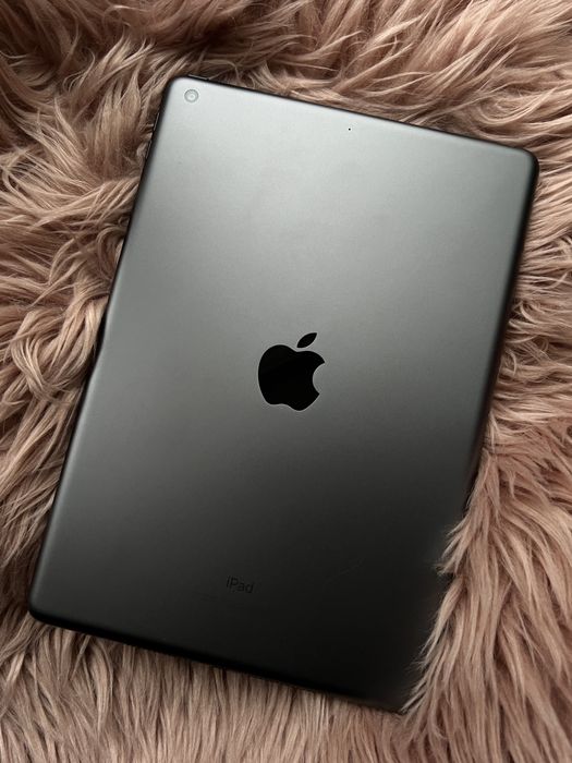 iPad 7 Space Gray 2020 128 GB дисплей 10.2 +в подарунок 2 чорні чохли