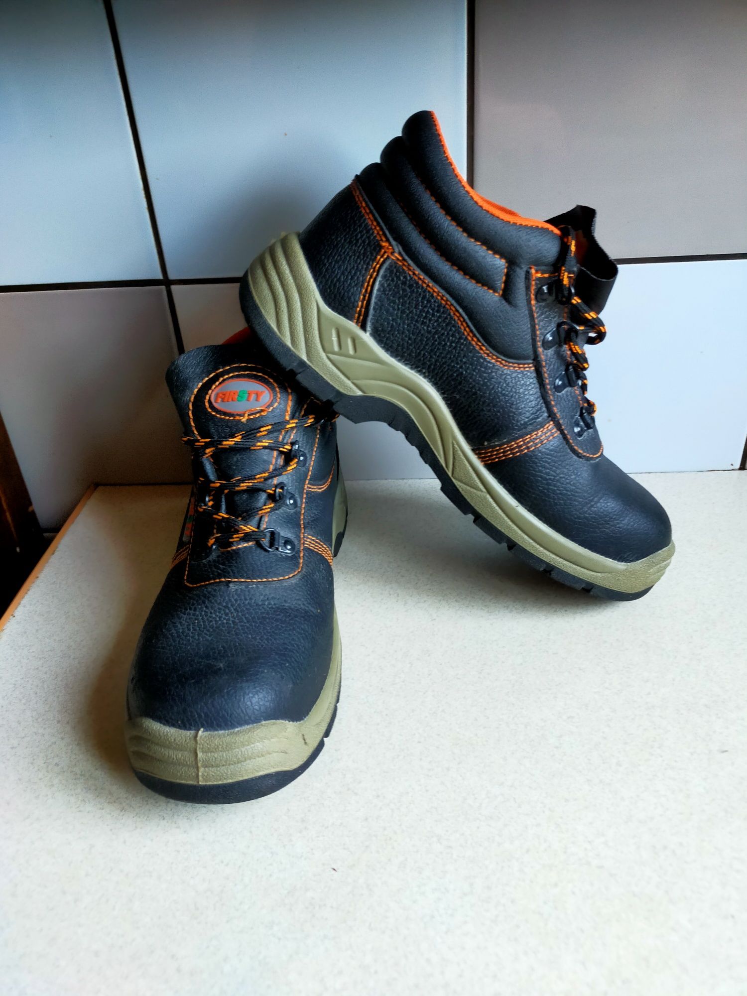 Buty robocze z podnoskami Firsty 42