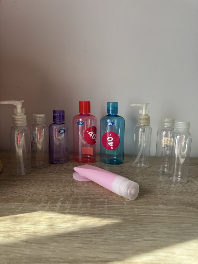 9 pojemniczków na kosmetyki / pojemniki podróżne / butelki 100 ml i in