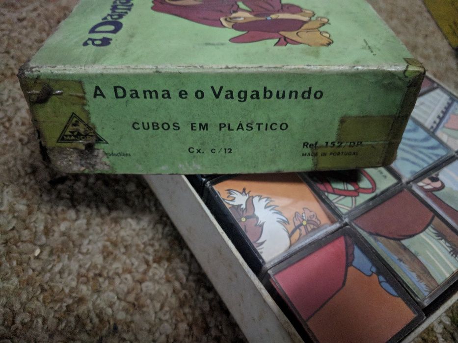 A Dama e o Vagabundo (cubos em plástico)