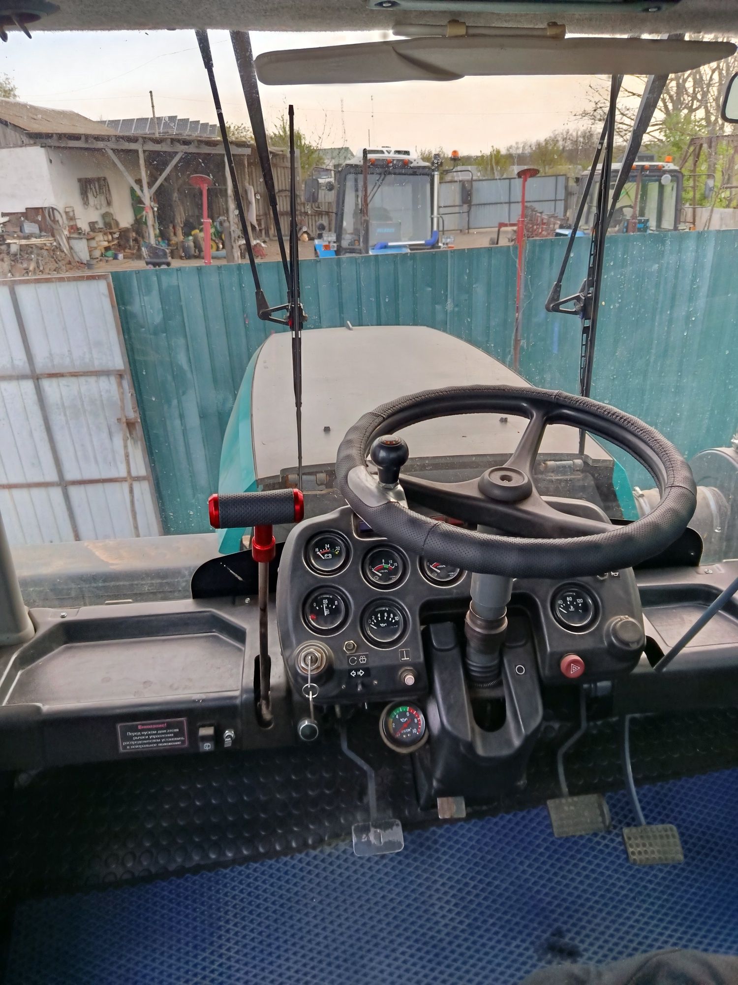 Трактор ХТЗ сільхозтехніка авто