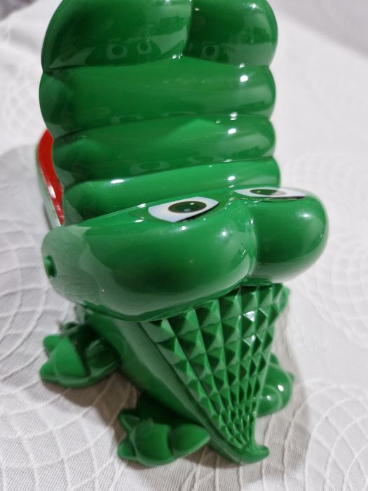 Boneco Crocodilo dentista.  Novo