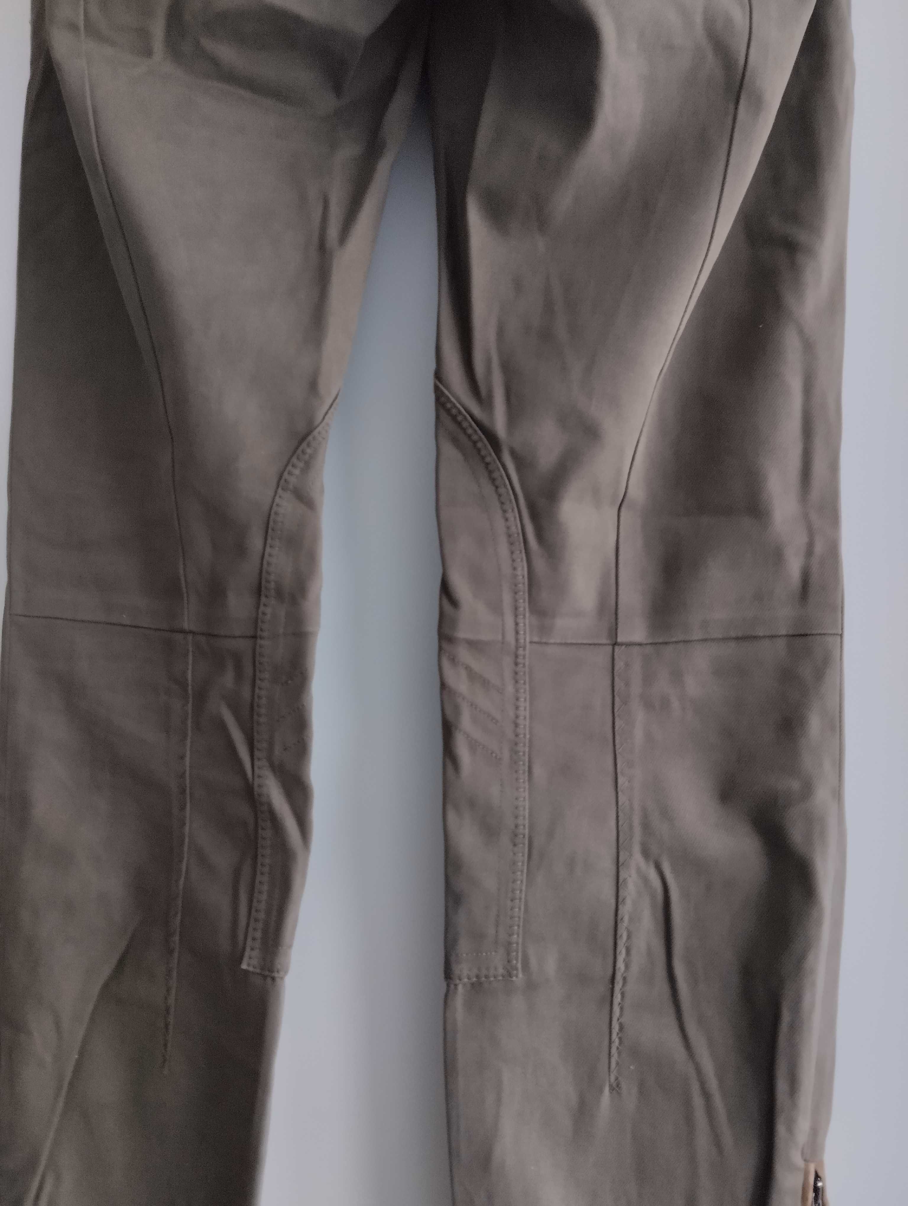 Wąskie spodnie w khaki w stylu jeździeckim