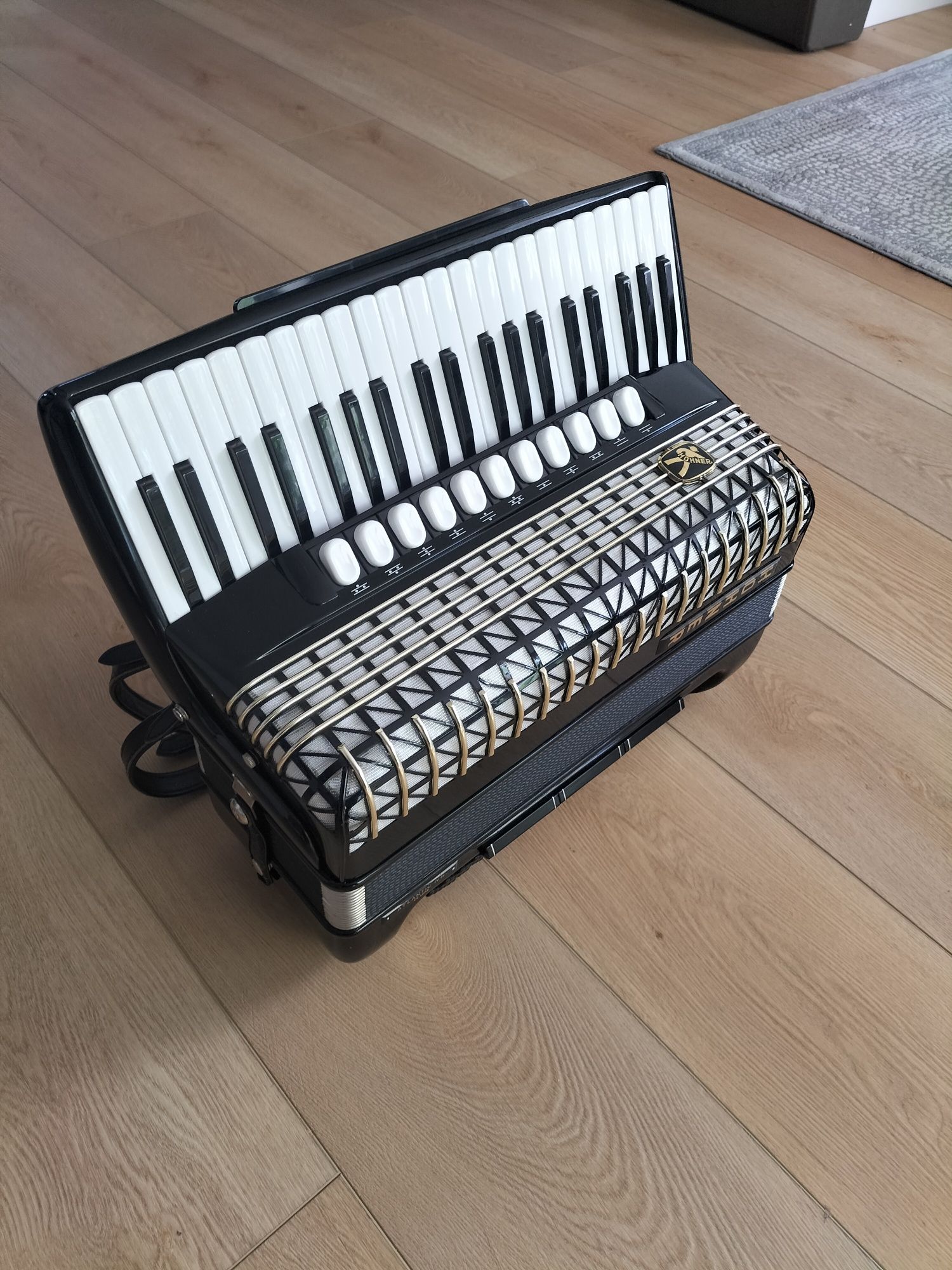 Akordeon HOHNER ATLANTIC IV N De Luxe  120 basow,4 chóry ,stan IDEALNY