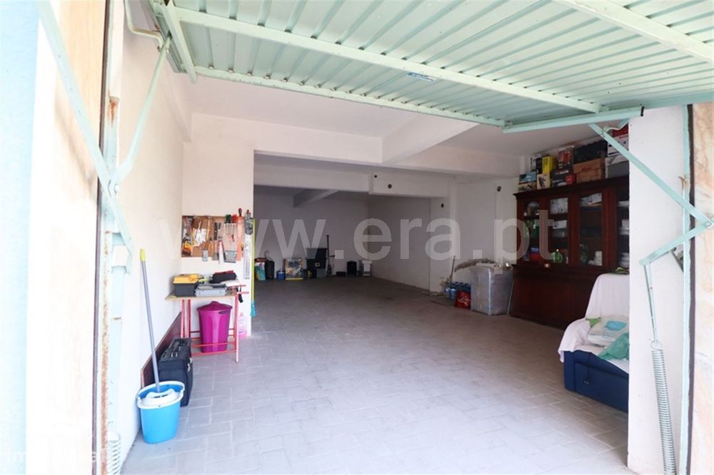 Garagem 46m2 registados + 24m2 de aproveitamento; Quinta do Batateiro
