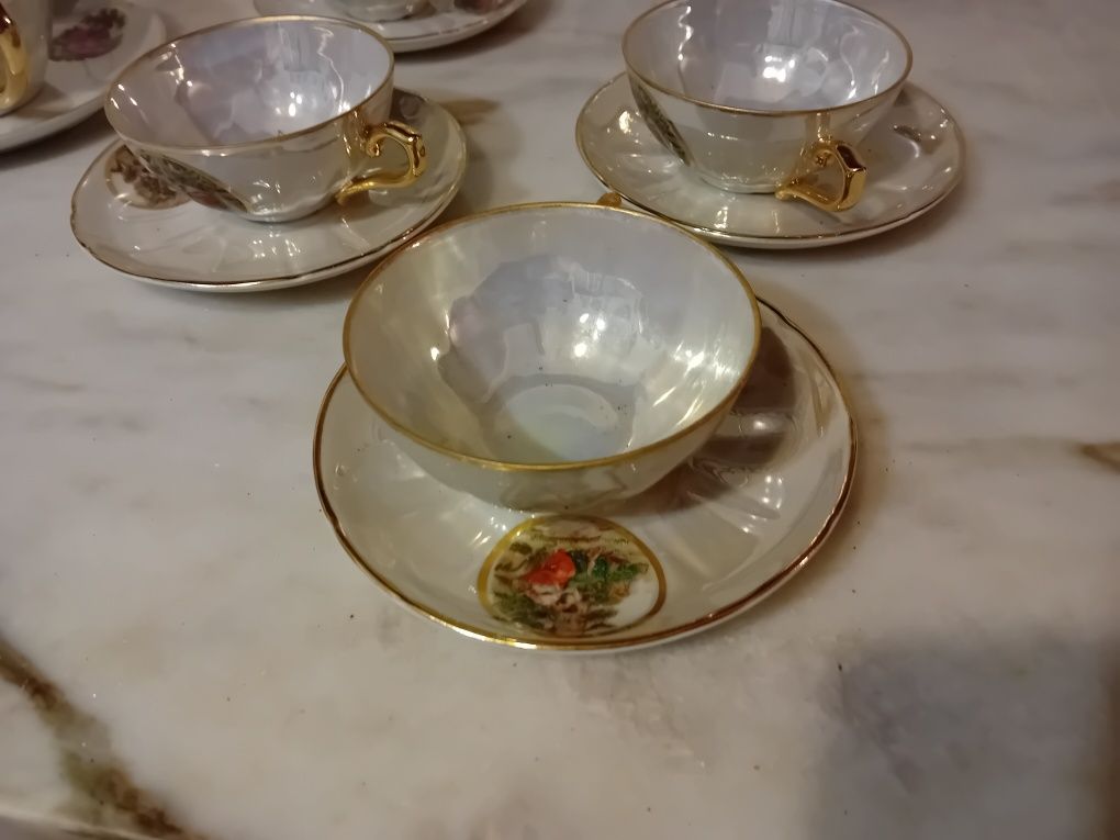 Conjunto de Chávenas e Leiteira em Porcelana CF Viana