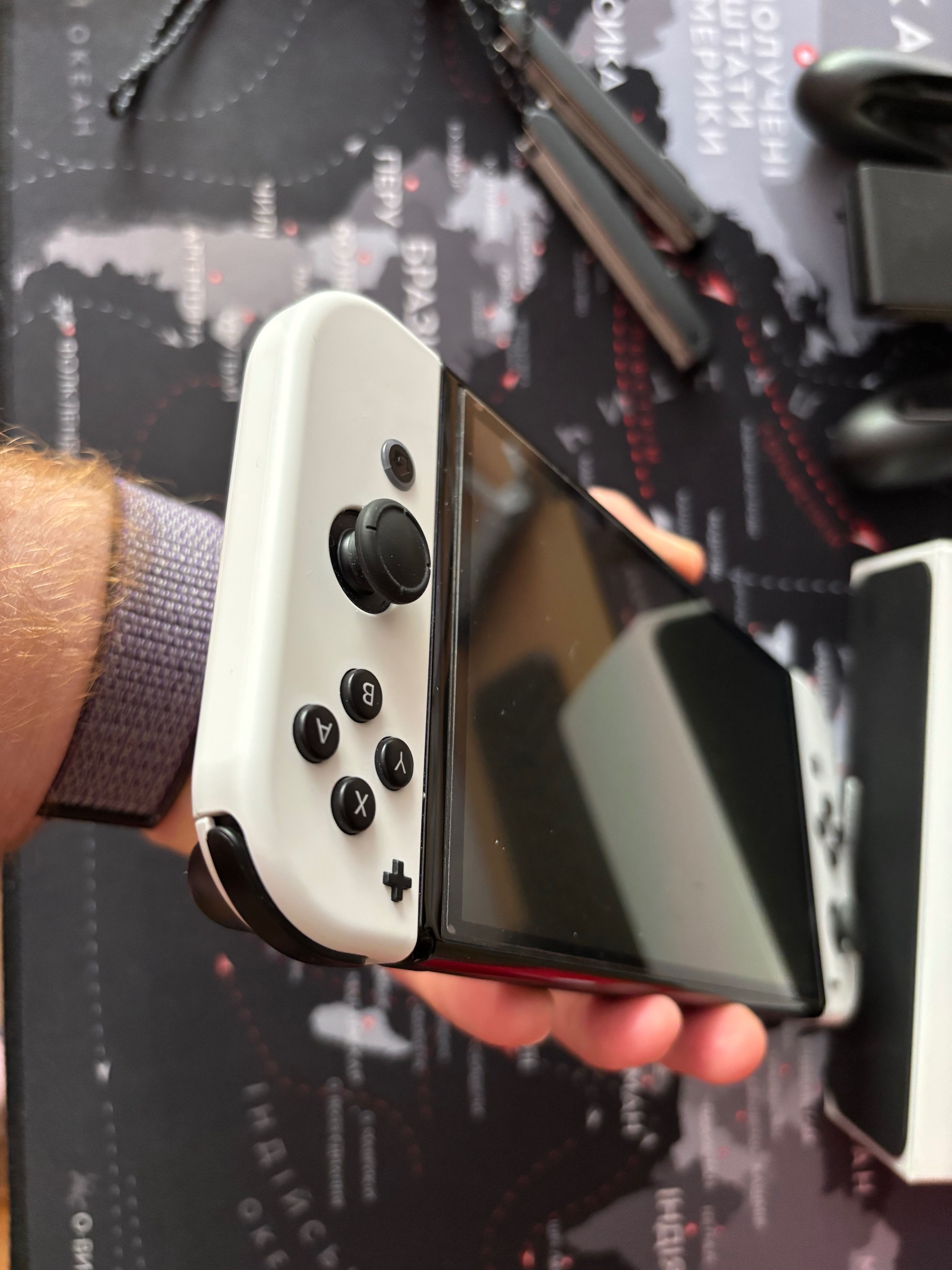 Nintendo Switch OLED 64gb + чохол Hori