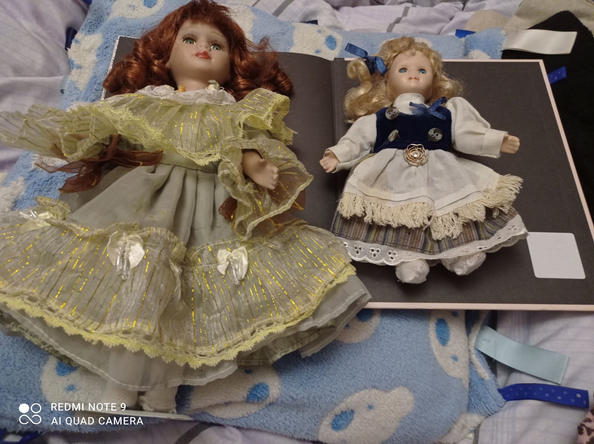 Две фарфоровые куклы