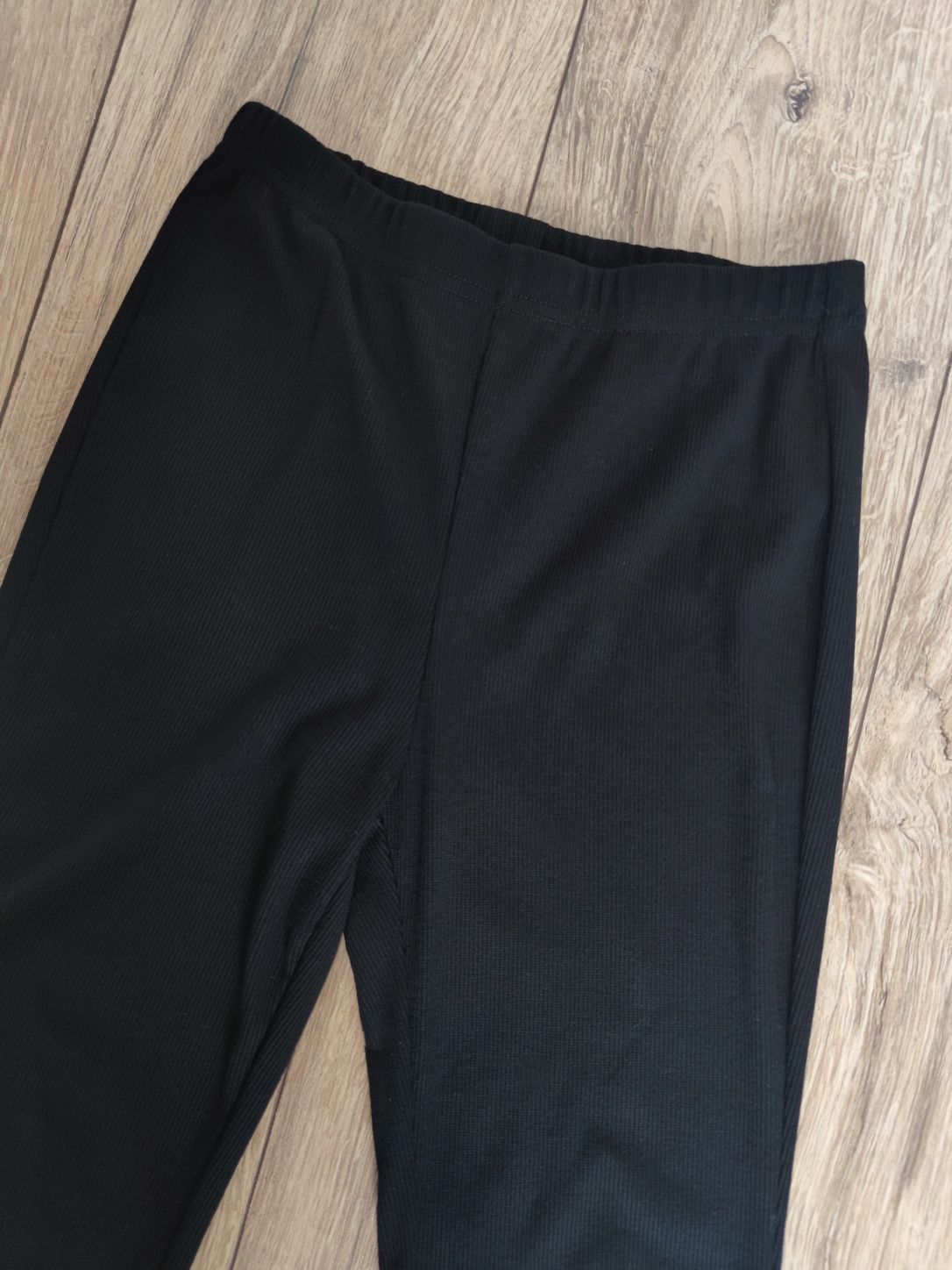 Чорні кльошні штани в рубчик для дівчинки, 146-152 розмір