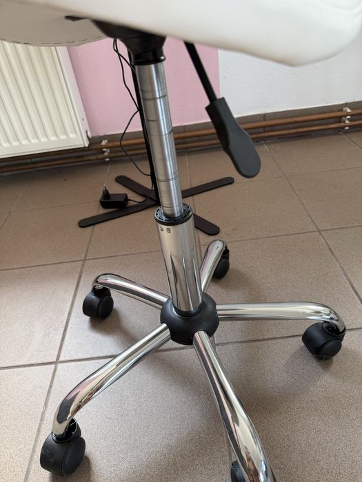 Taboret kosmetyczny stołek rodeo siodło regulowany i profilowany