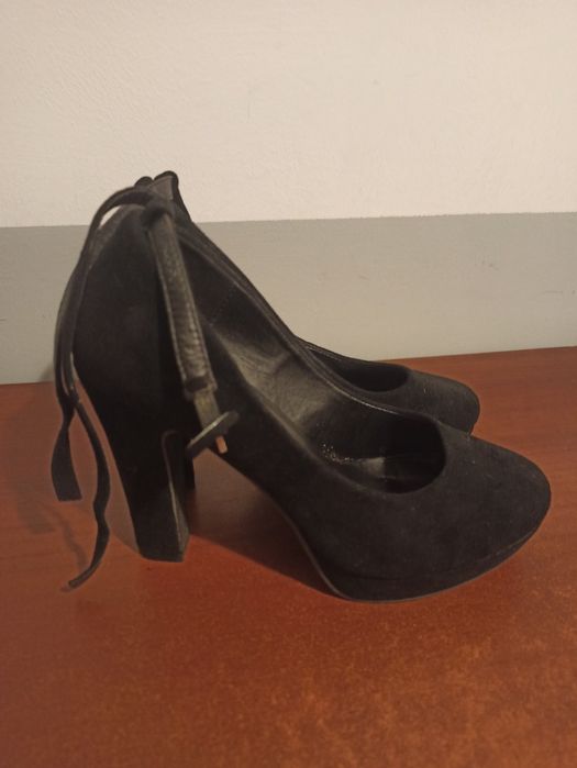 Buty damskie na obcasie