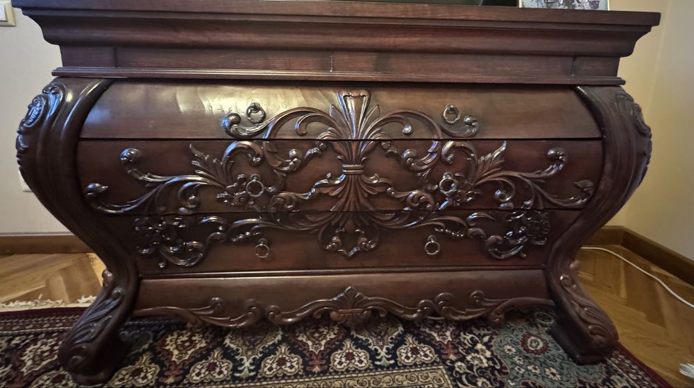 Комод у вітальню комод