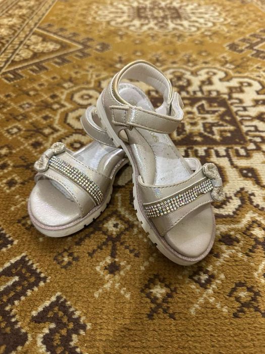 Сандалі дитячі