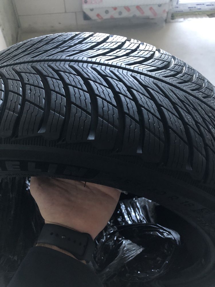 Резина, шини Michelin зима 225/40 R18 (2шт) Alpin 5