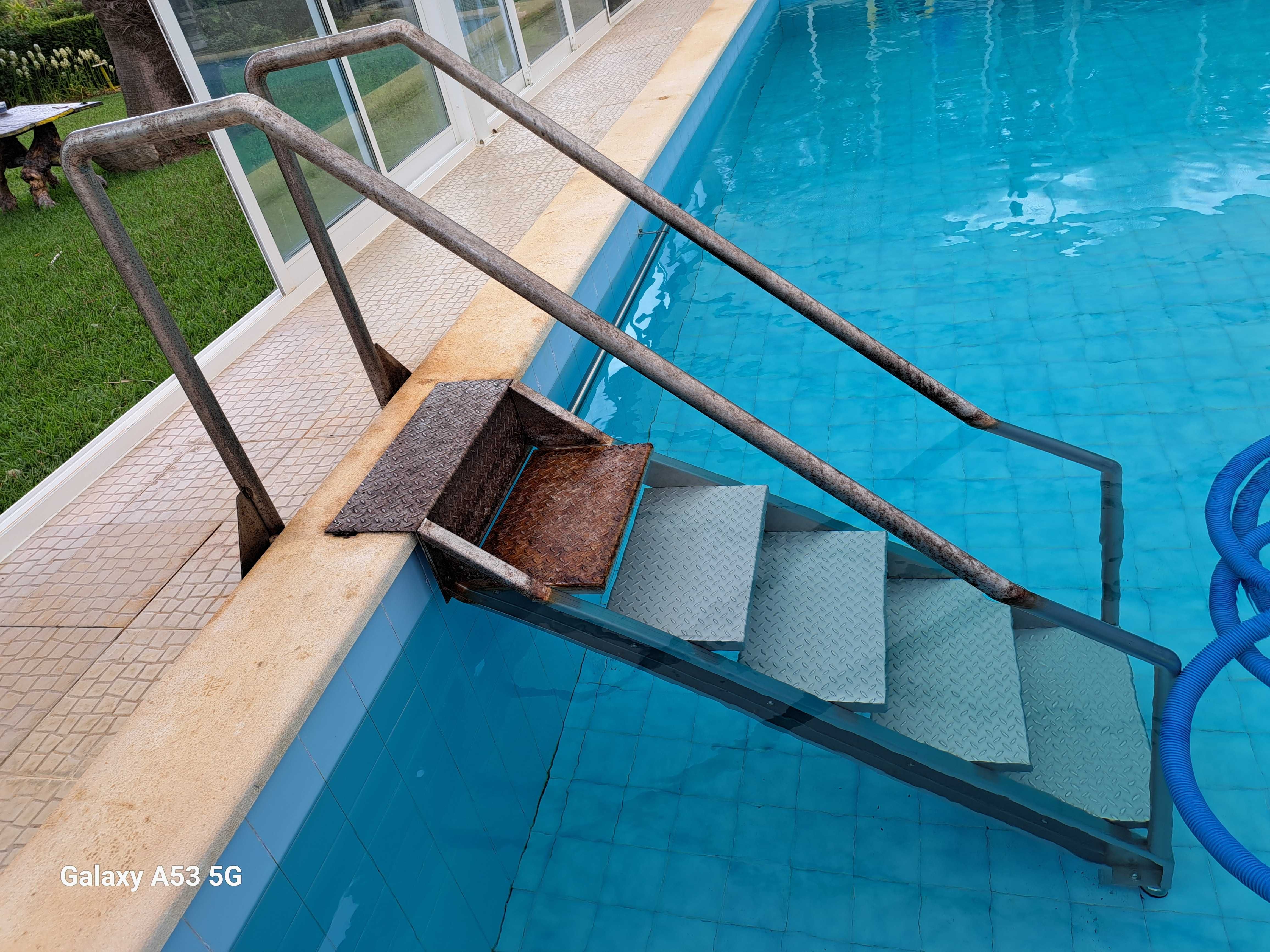 para acesso seguro e fácil da piscina