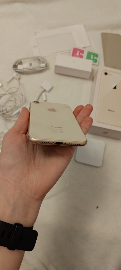 Sprzedam iPhone 8 Rose Gold 64 GB