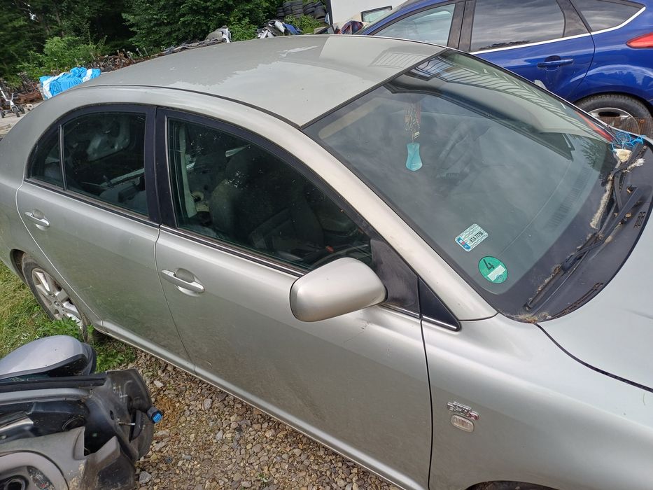 Maska toyota avensis t25 1C0 hatchback