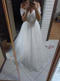 Biała suknia  ślubna z trenem