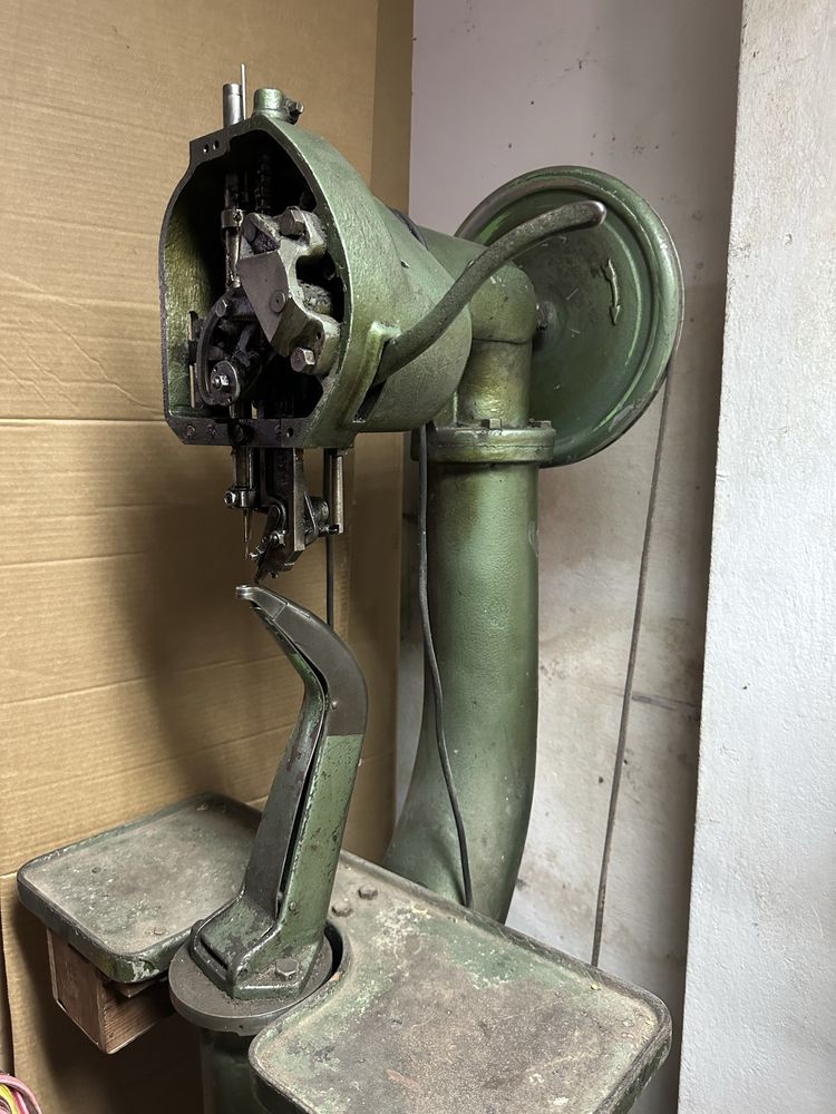 Maquina de cozer solas