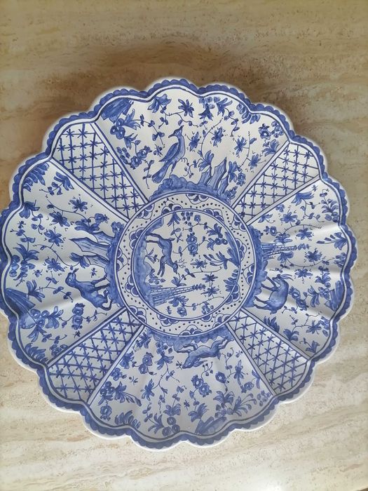 Prato lindíssima pintada à mão da antiga fábrica Berardos