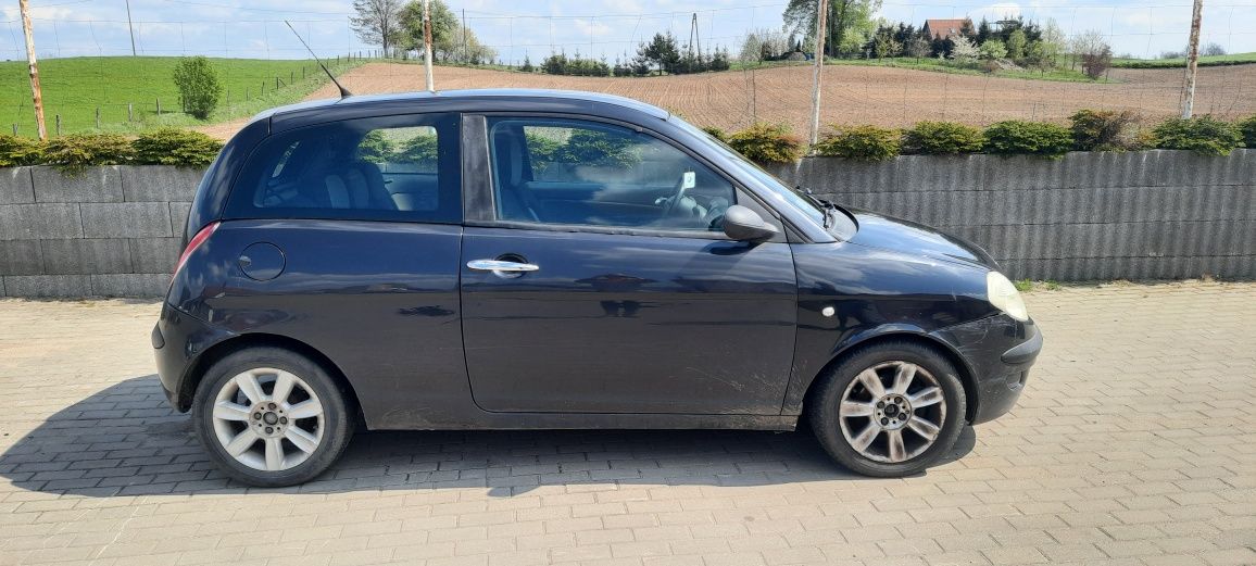 Lancia Y psilon 1.2 benzyna , niski przebieg sprawna klima