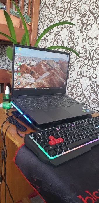 Lenovo LOQ 15IRH8 (82xvooslra)StormGrey