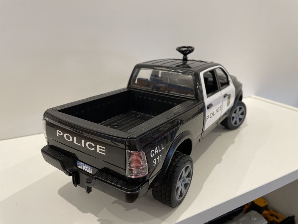 BRUDER Policja Dodge RAM radiowoz
