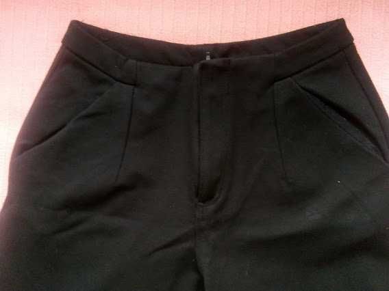 Calças/culottes pretas da Stradivarius T. 38 (medidas no anúncio)