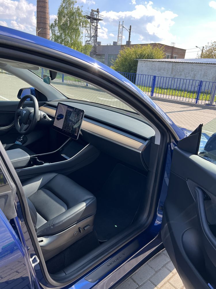 Tesla Model Y Long Range Dual Motor