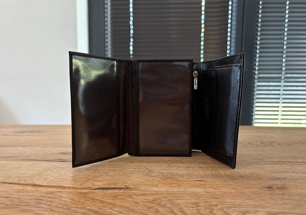 Skórzany portfel męski czarny pionowy