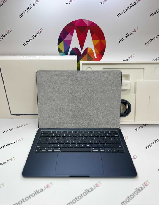 MacBook Air 13,6 M3 8CPU/10GPU 16RAM 512SSD Midnight