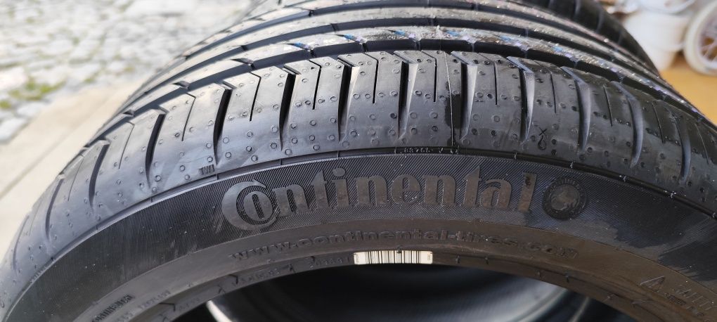 Vendo dois pneus novos continental 235/45/17