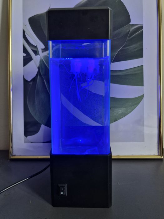 Lampa z meduzami uszkodzona