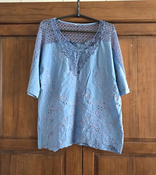 Bluzka z siateczką i haftami