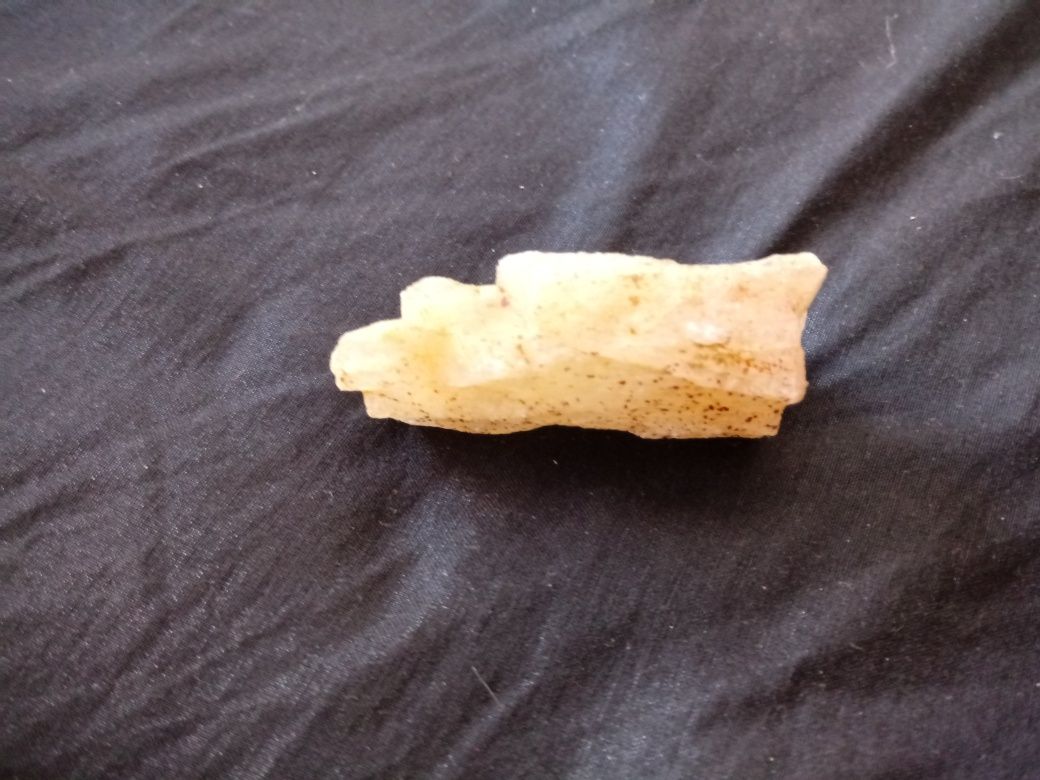 Krysztal kalcytu z pseudomorfoza, kamien, mineral