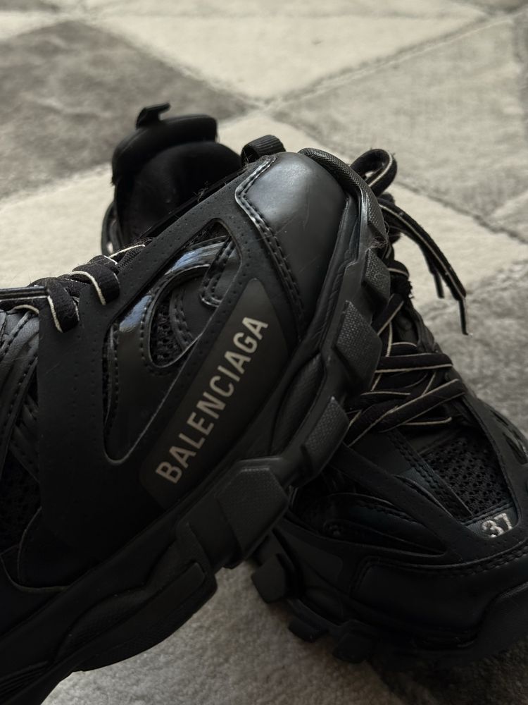 Balenciaga track black