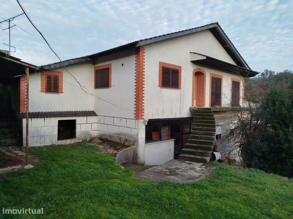 Moradia e Terreno - Pindelo dos Milagres