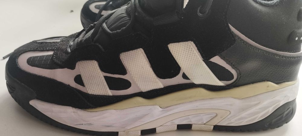 Зимові кросівки.