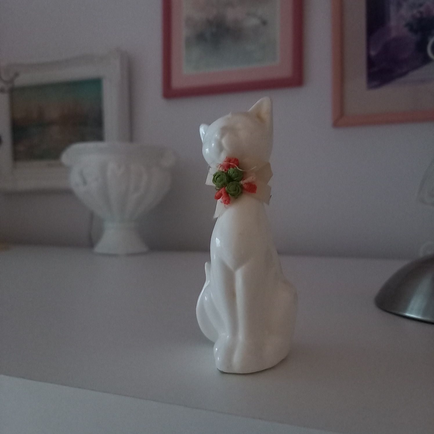 Piękny kotek porcelanowy vintage biały kot bibelot figurka